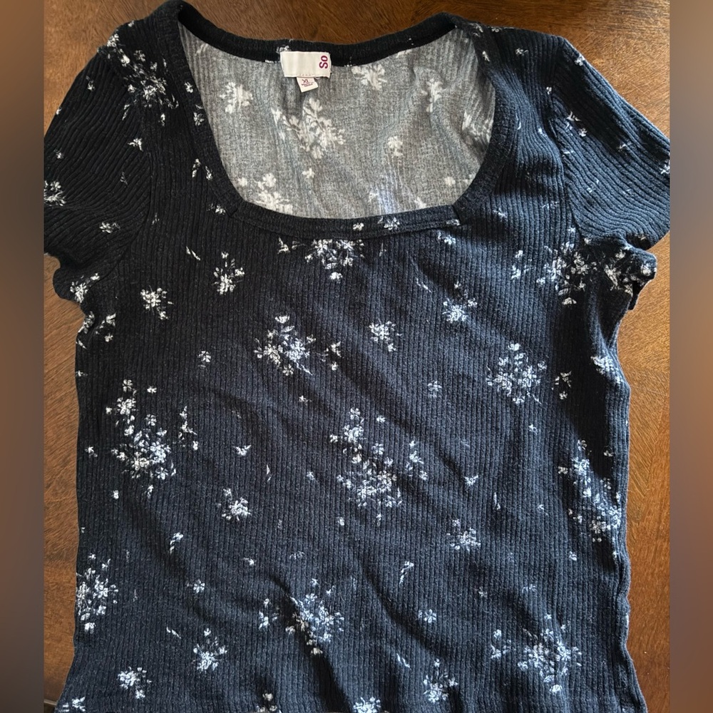SO Black and White Floral Short Sleeve Top
